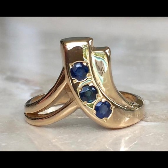 Vintage Jewelry - 14k Solid Yellow Gold Blue Sapphire Chevron Ring